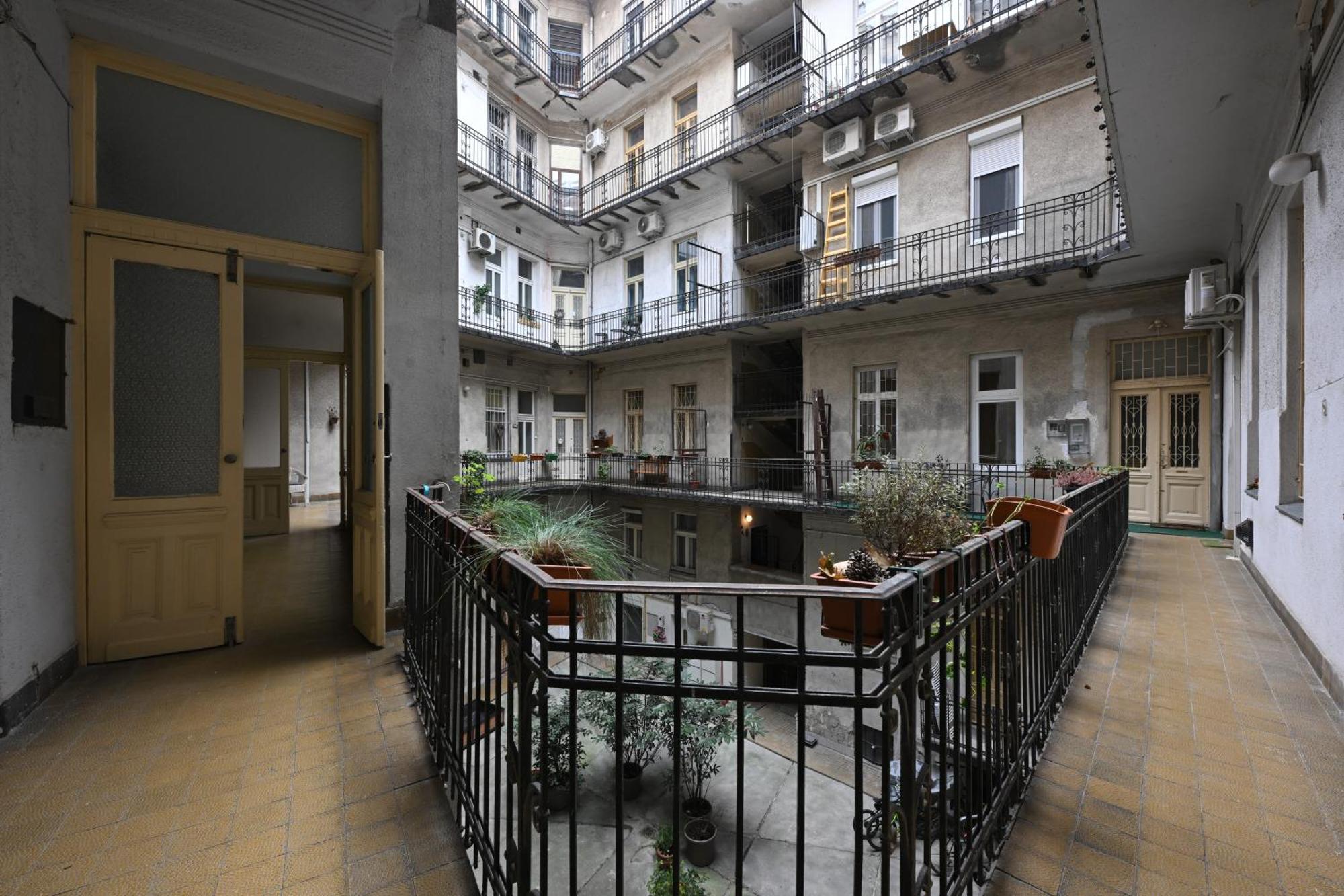 A Quiet Place In The Heart Of The City Budapeste Exterior foto